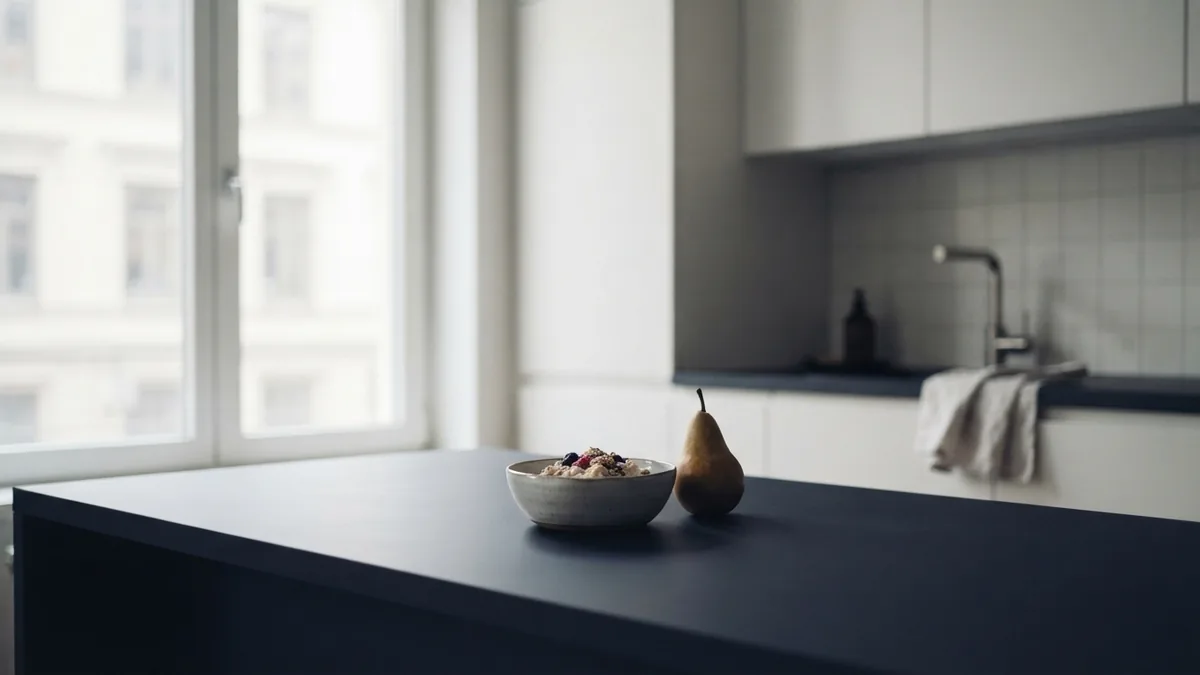 How the body stores glucose for later Oats and fruit on a bright counter, representing glucose use and stored energy
